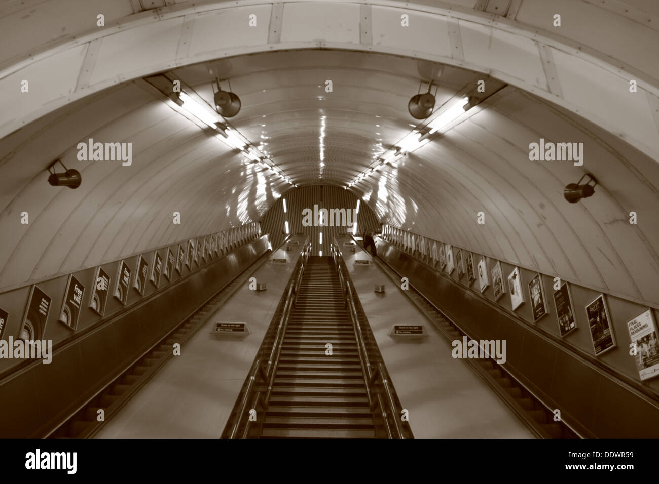 Une remontée d'aller loin vers le bas dans le Londres sous sol Banque D'Images