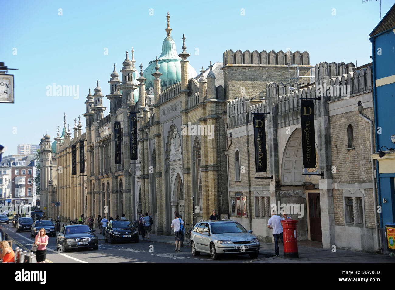 Le Brighton Dome Theatre et la salle de concert qui étaient autrefois les écuries du Pavillon Royal Banque D'Images