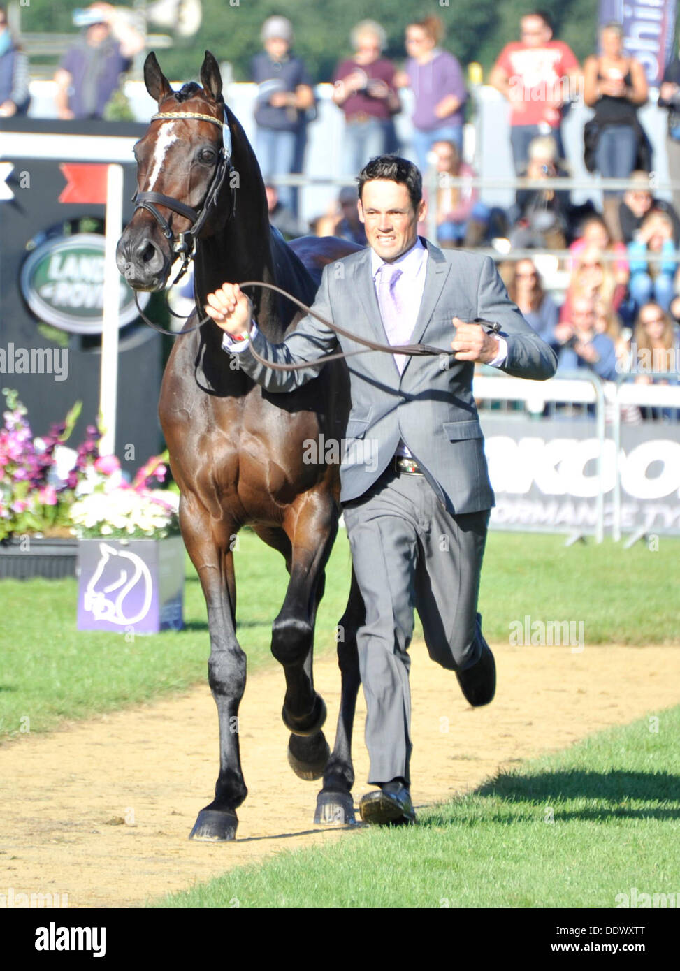 Stamford, au Royaume-Uni. Sep 8, 2013. Jonathan Leaders (NZL) Paget avec Clifton promis au cours de la journée 5 de Burghley Horse Trials de Burghley House dans le Lincolnshire. L'inspection finale. Julie Badrick/Alamy Live News Banque D'Images