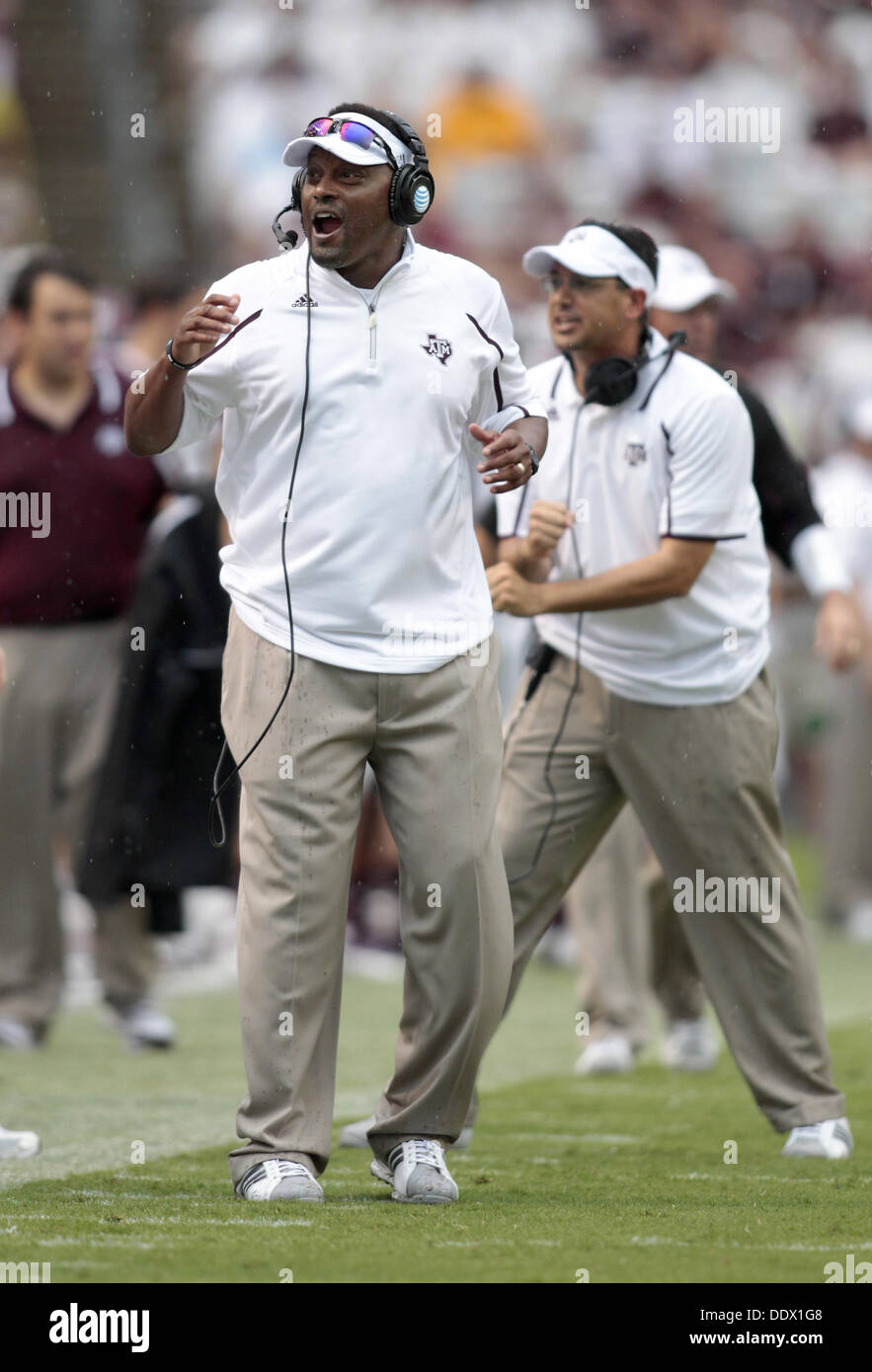 College Station, Texas, USA. Sep 8, 2013. 07/09/13 - Texas A&M de l'entraîneur-chef Kevin Sumlin dans le match contre Sam Houston State à Kyle Field in College Station, Texas Samedi 7 septembre 2013. A&M a gagné 65-28.Photo par Erich Schlegel Crédit : Erich Schlegel/ZUMAPRESS.com/Alamy Live News Banque D'Images