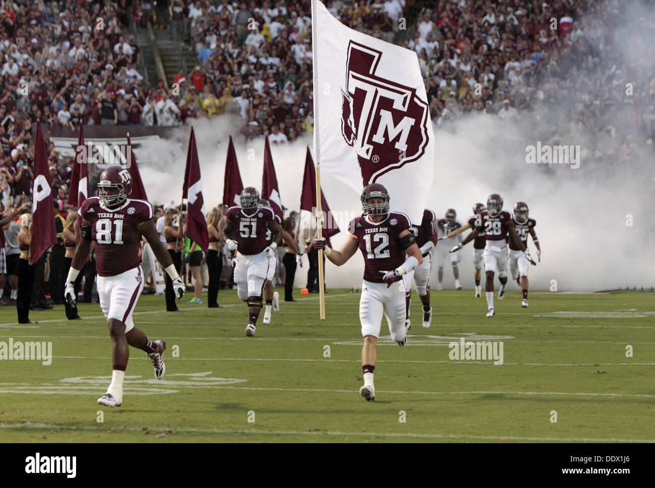 College Station, Texas, USA. Sep 8, 2013. 07/09/13 - Texas A&M de l'équipe de football Aggie prend le domaine contre Sam Houston State à Kyle Field in College Station, Texas Samedi 7 septembre 2013. A&M a gagné 65-28.Photo par Erich Schlegel Crédit : Erich Schlegel/ZUMAPRESS.com/Alamy Live News Banque D'Images