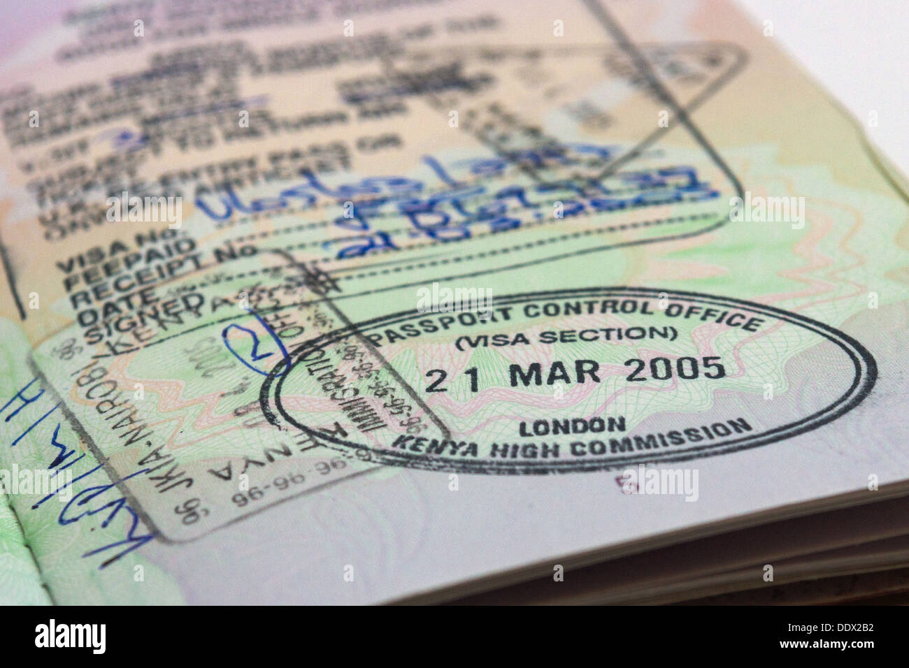 Visa Kenya dans le passeport Photo Stock - Alamy