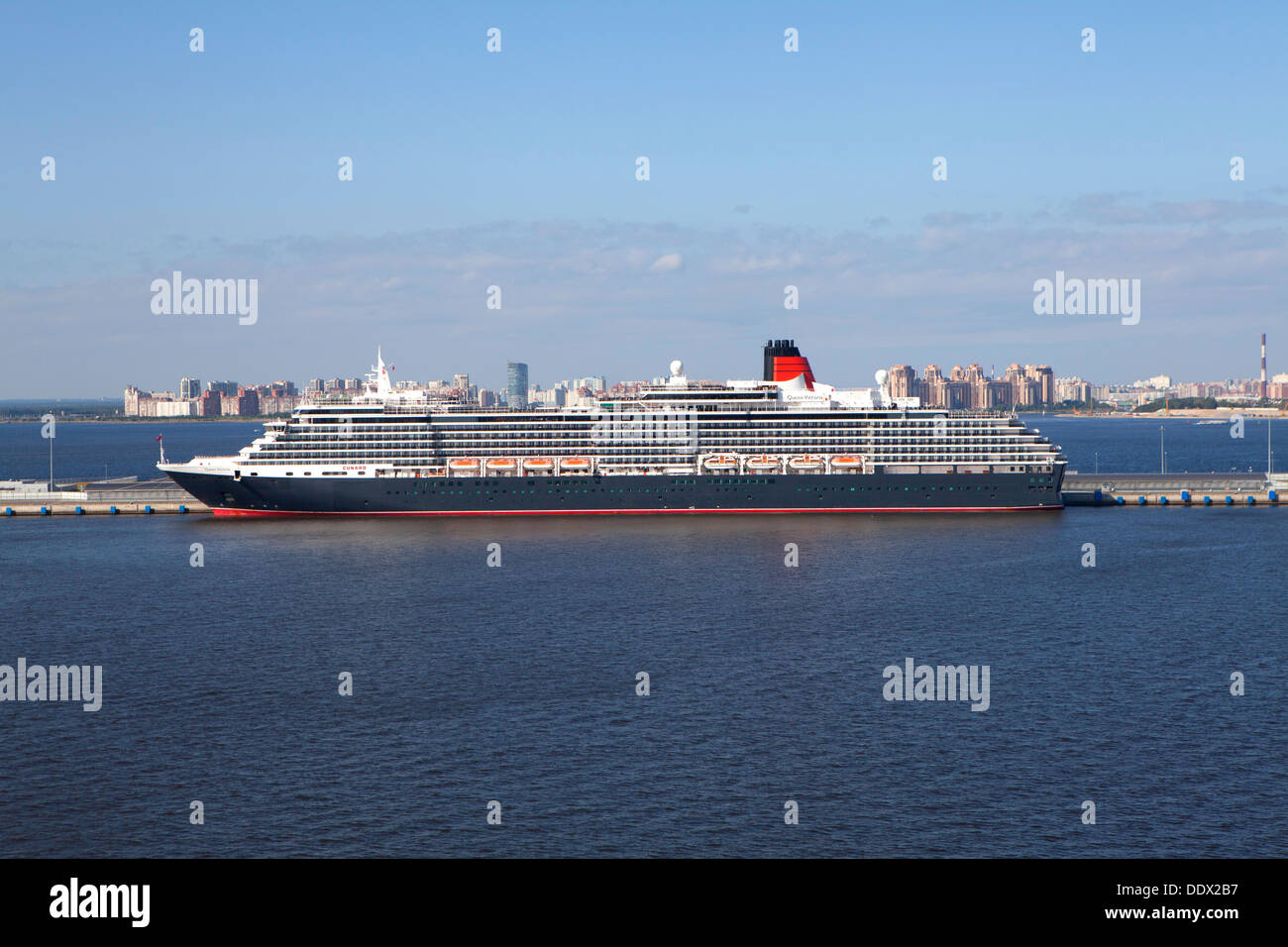 Mme Reine Victoria (QV) croisière navire exploité par la Cunard Line amarré à St Petersbourg Russie Banque D'Images