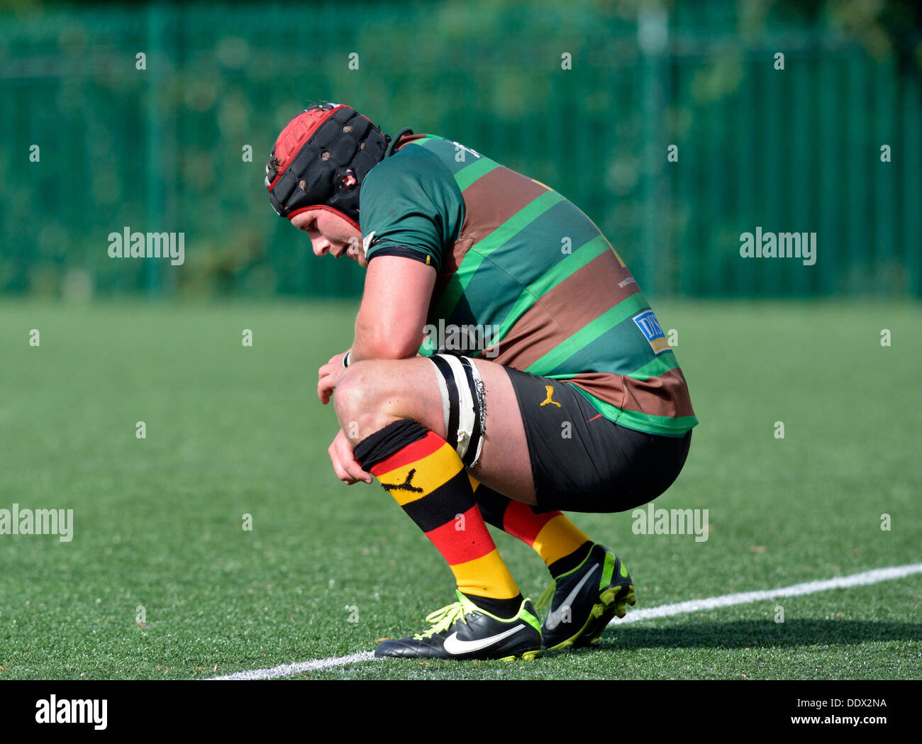 Bradford and Bingley un joueur prend un repos dans un match de rugby entre Bradford et Bingley  + Burnage Banque D'Images