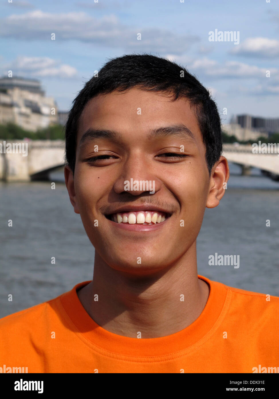 Garçon, 15 ans,Seine,Paris,France Banque D'Images