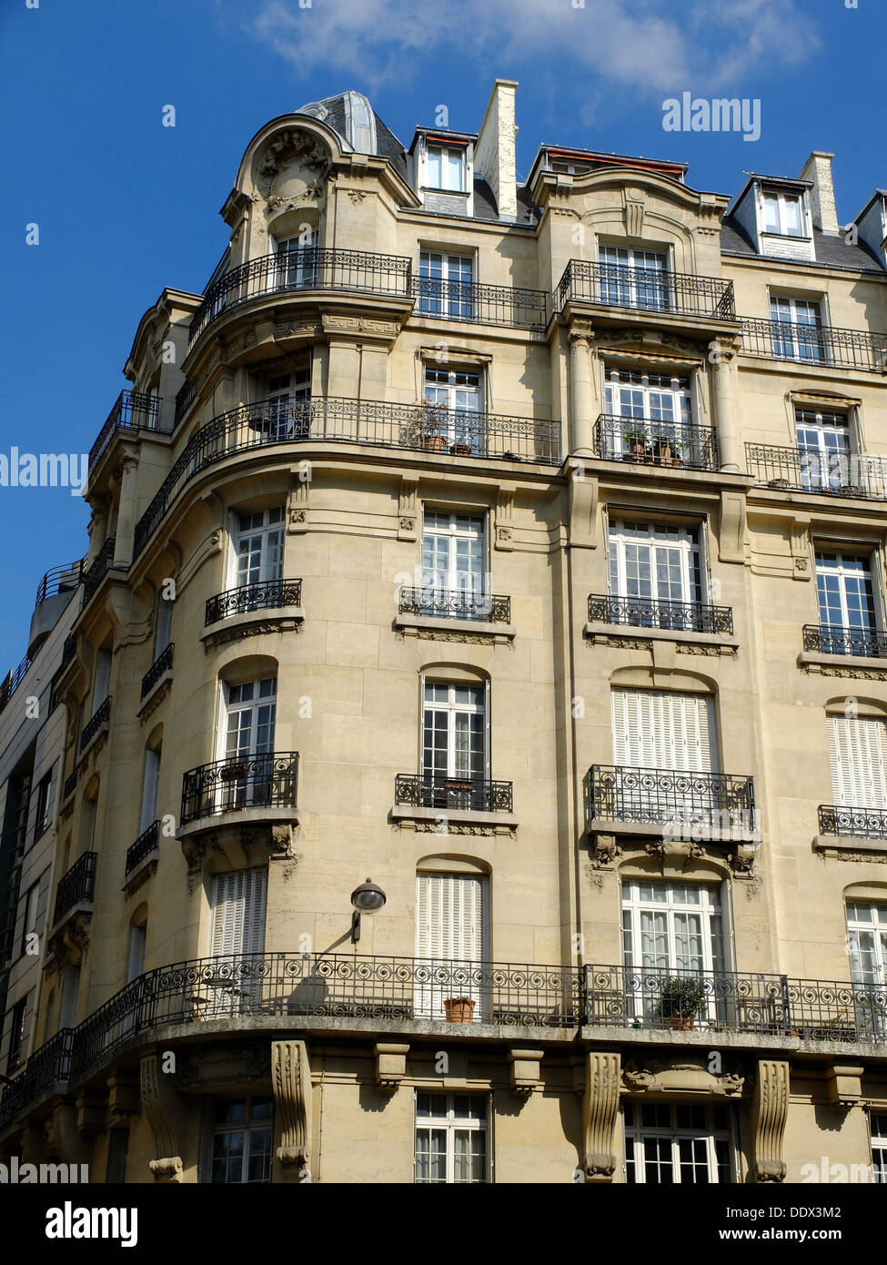 Paris boulevard raspail Banque de photographies et d’images à haute ...