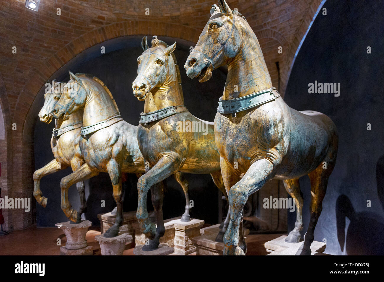 Europe Italie Vénétie Venise classés au Patrimoine Mondial par l'UNESCO. La Basilique Saint Marc, chevaux de bronze ornent la Basilique Banque D'Images