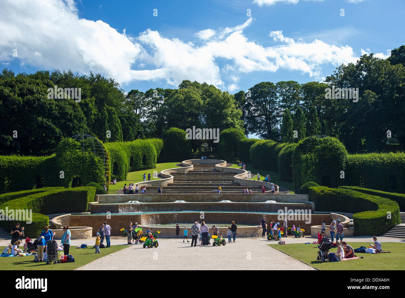 Jardins d'Alnwick et fontaine cascade Banque D'Images