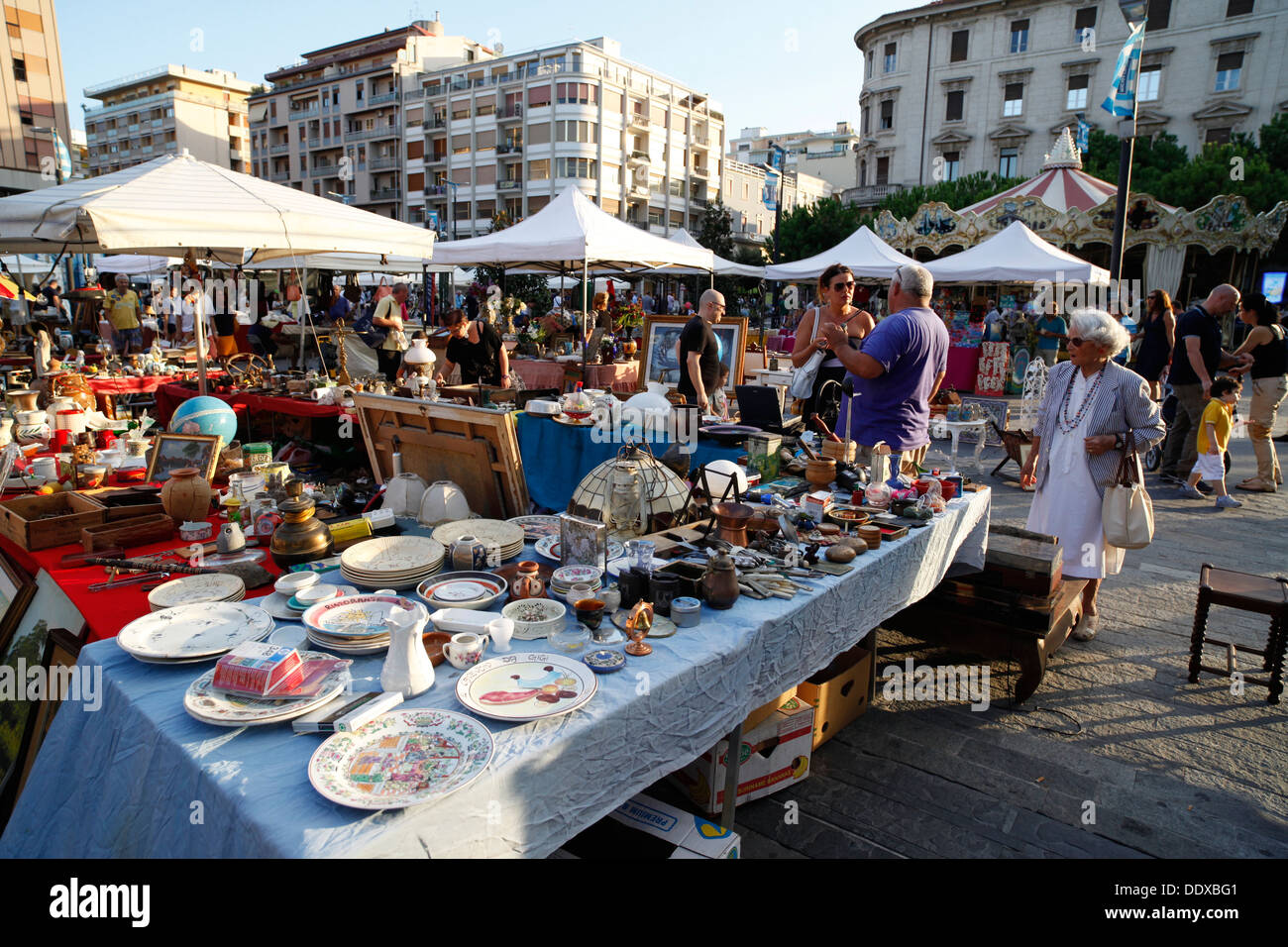 Marché d'antiquités, Pescara, Italie. Banque D'Images
