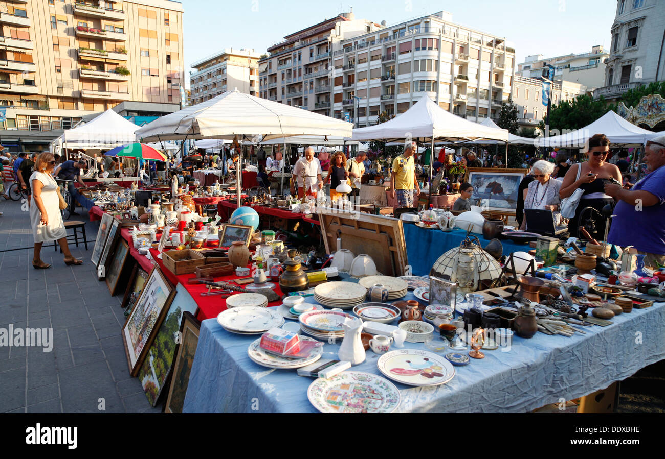 Marché d'antiquités, Pescara, Italie. Banque D'Images