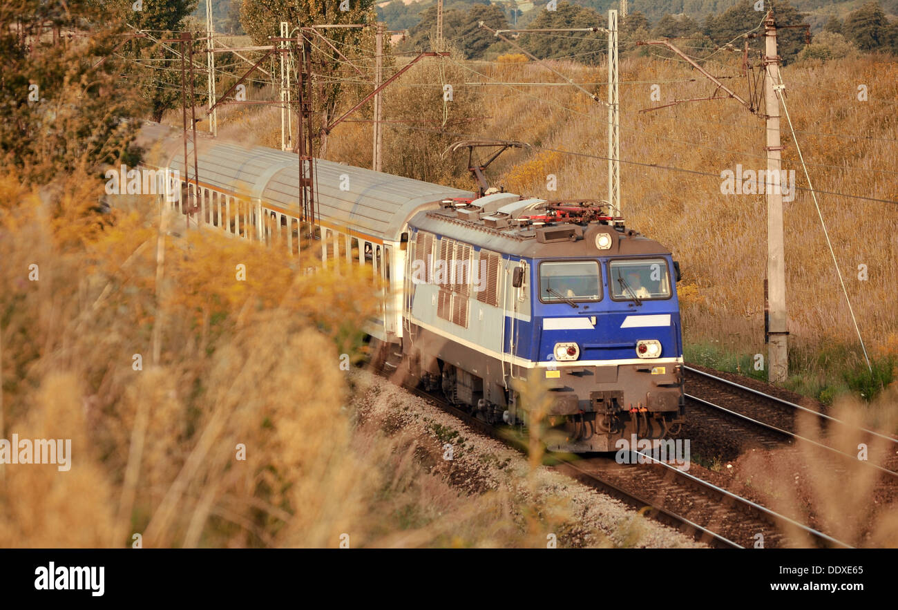 Lever du soleil dans les prés de train Banque D'Images