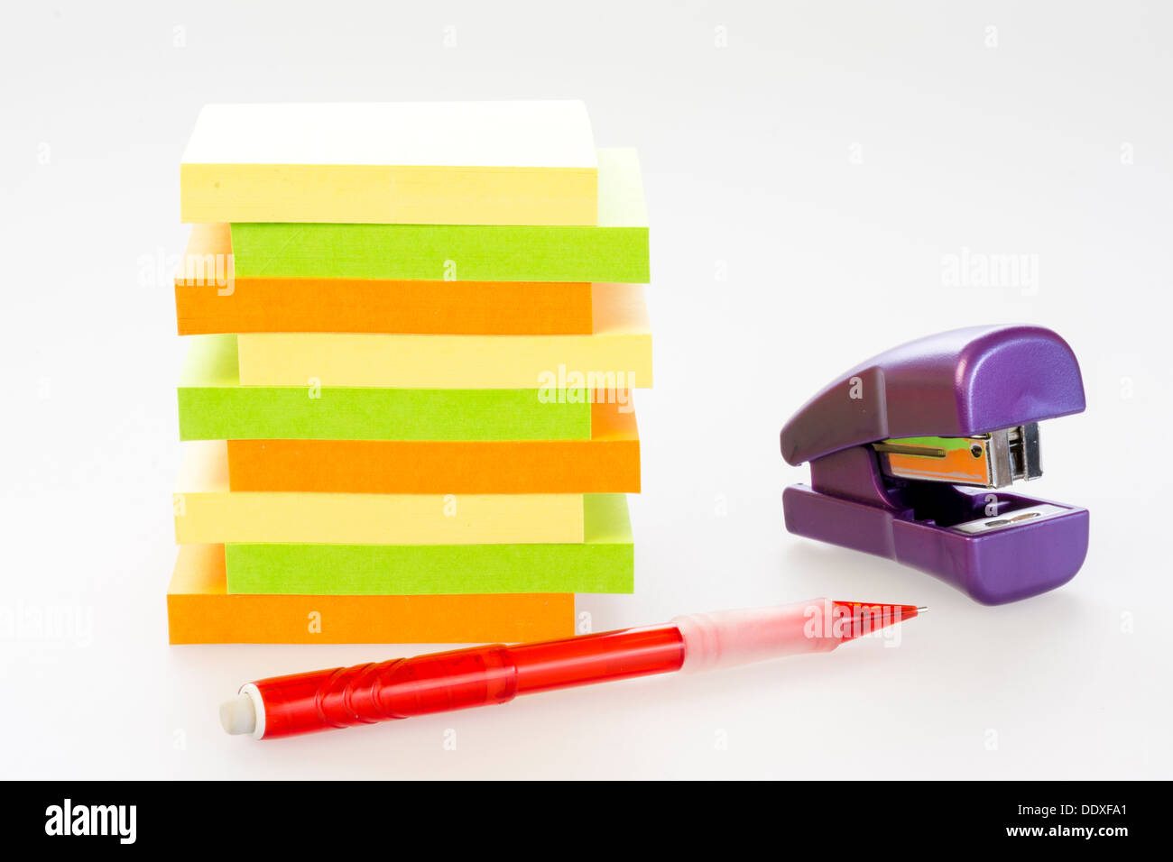 Les fournitures scolaires devraient inclure un stylo Banque D'Images