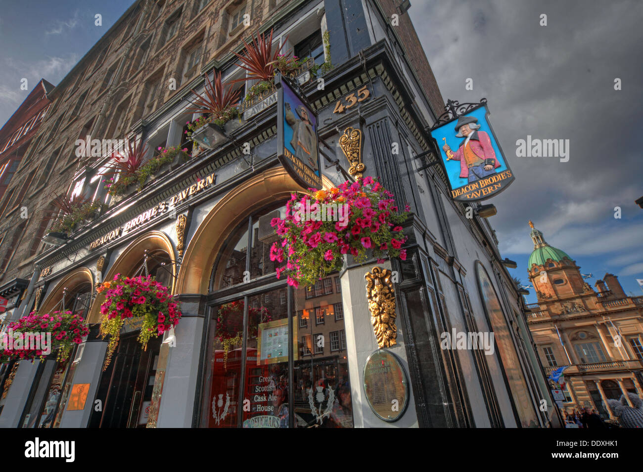 Deacon Brodies Tavern, Royal Mile, Éd., la Ville d'Edinburgh, Scotland, UK - looking up Banque D'Images