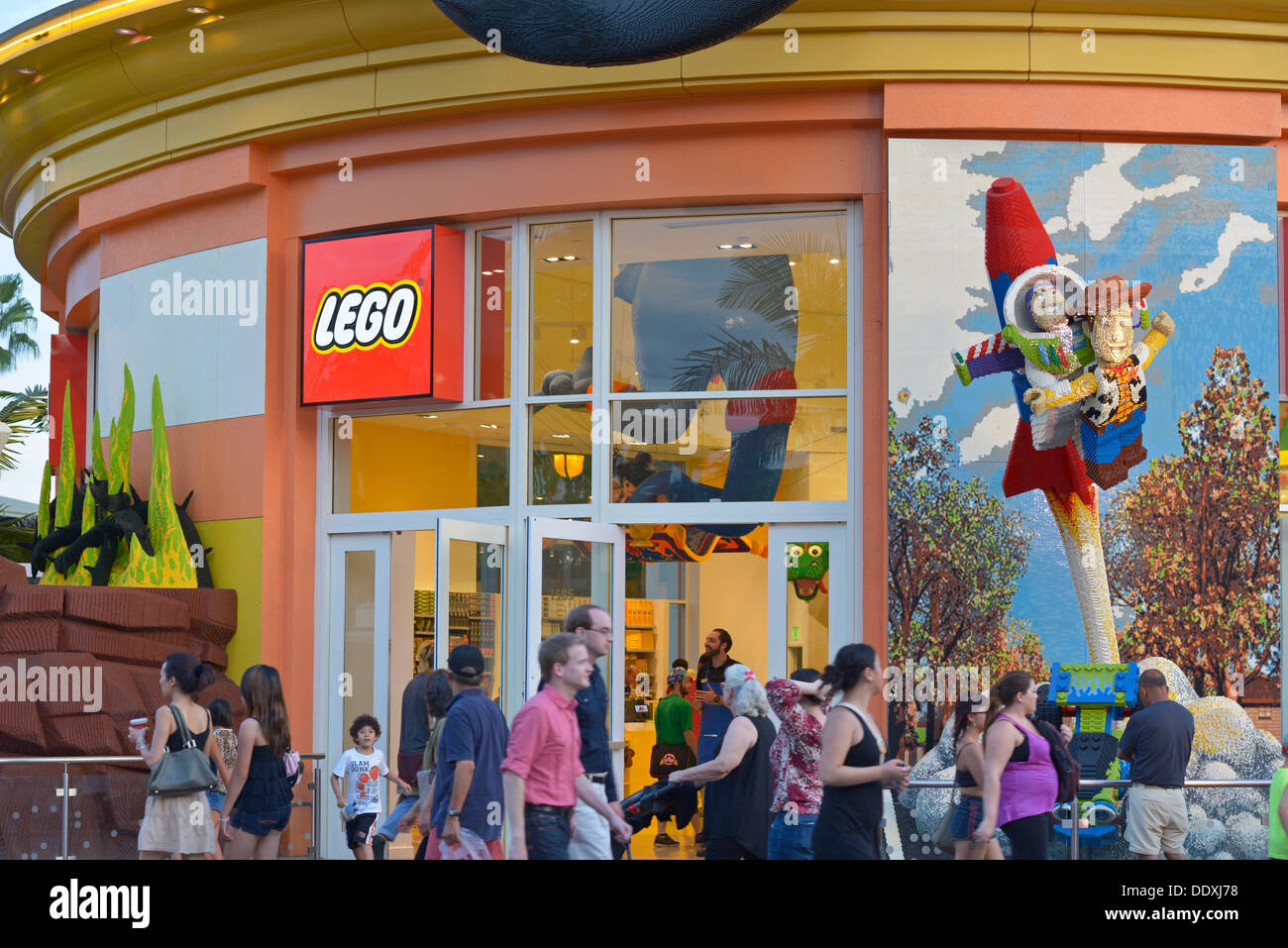Magasin Lego, Disneyland, Disney, Anaheim, Californie Banque D'Images