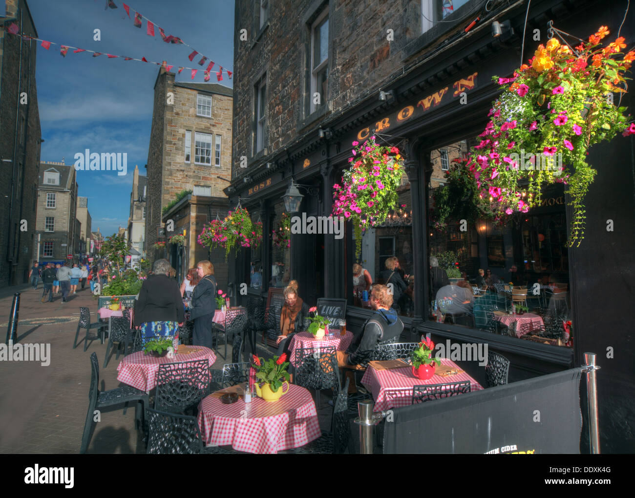 Rose Street, Edinburgh, Ecosse, Royaume-Uni un endroit pour boire,manger,parti - le bar de la Couronne Banque D'Images