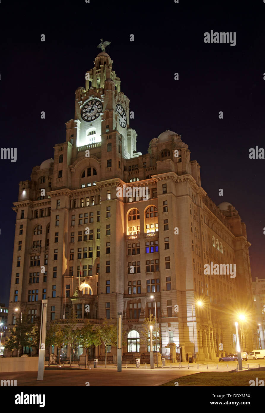 Pier Head Liver Building à Nuit Liverpool Merseyside England UK Banque D'Images