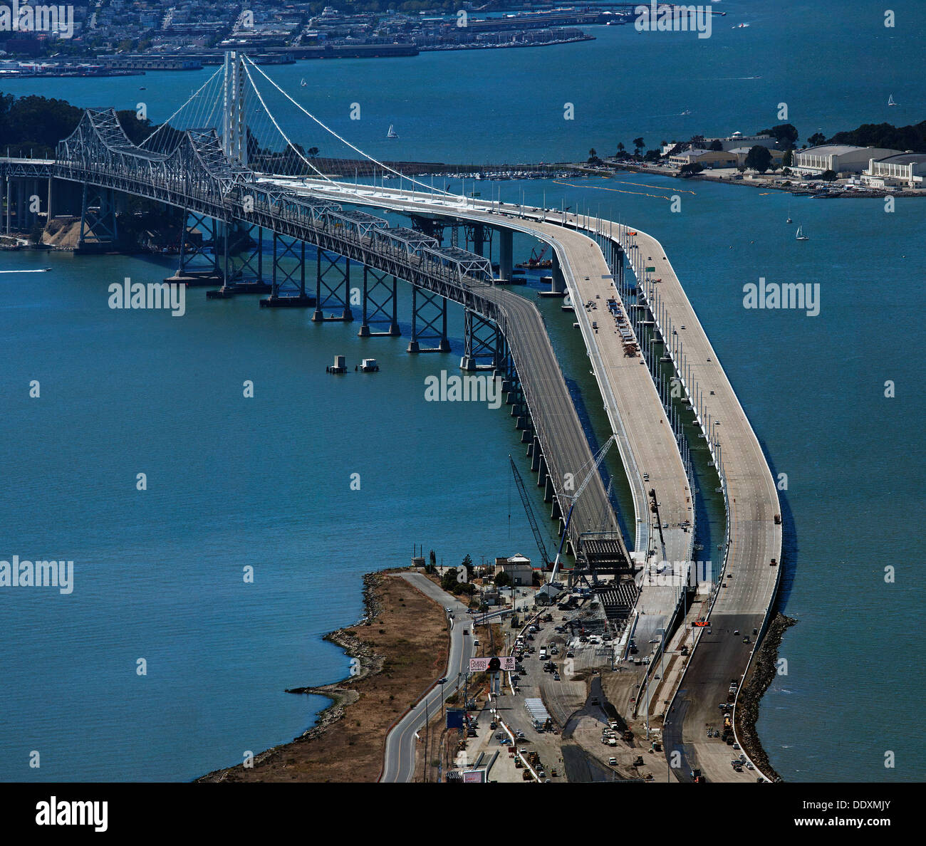 Photographie aérienne de l'est construction et démolition span San Francisco Oakland Bay Bridge Banque D'Images