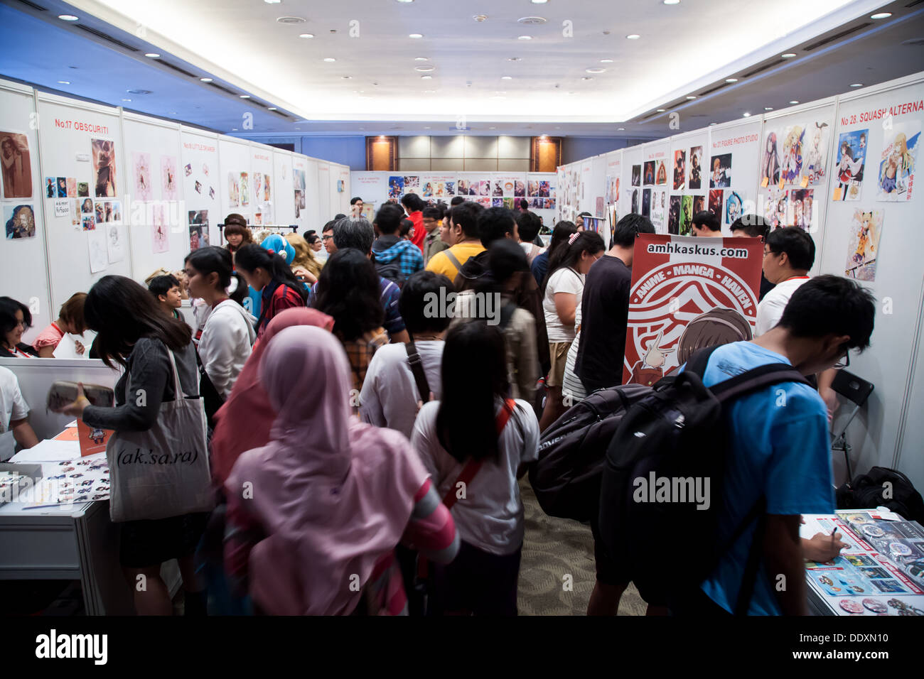 Jakarta, Indonésie, le 8 septembre 2013 : Anime fans et les passionnés de l'entassement de plusieurs peuplements dans Festival Anime Asie - Indonésie. Banque D'Images