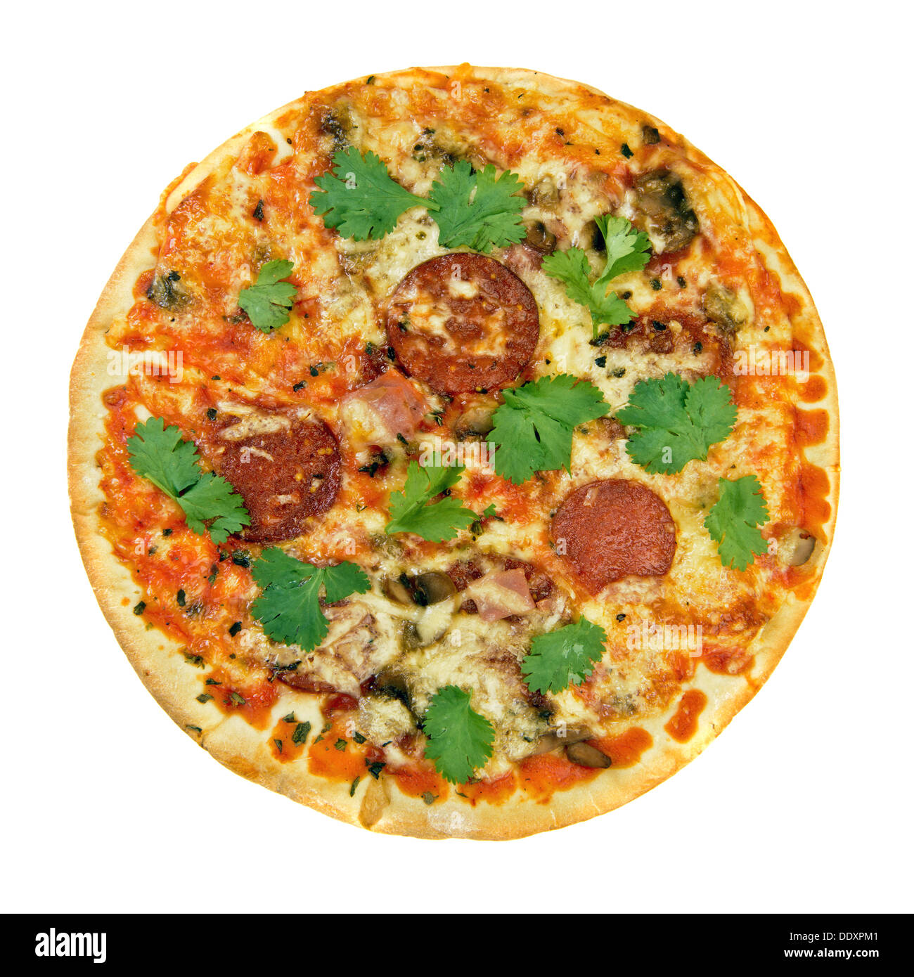 La cuisine fraîche aux herbes pizza au pepperoni isolated over white Banque D'Images