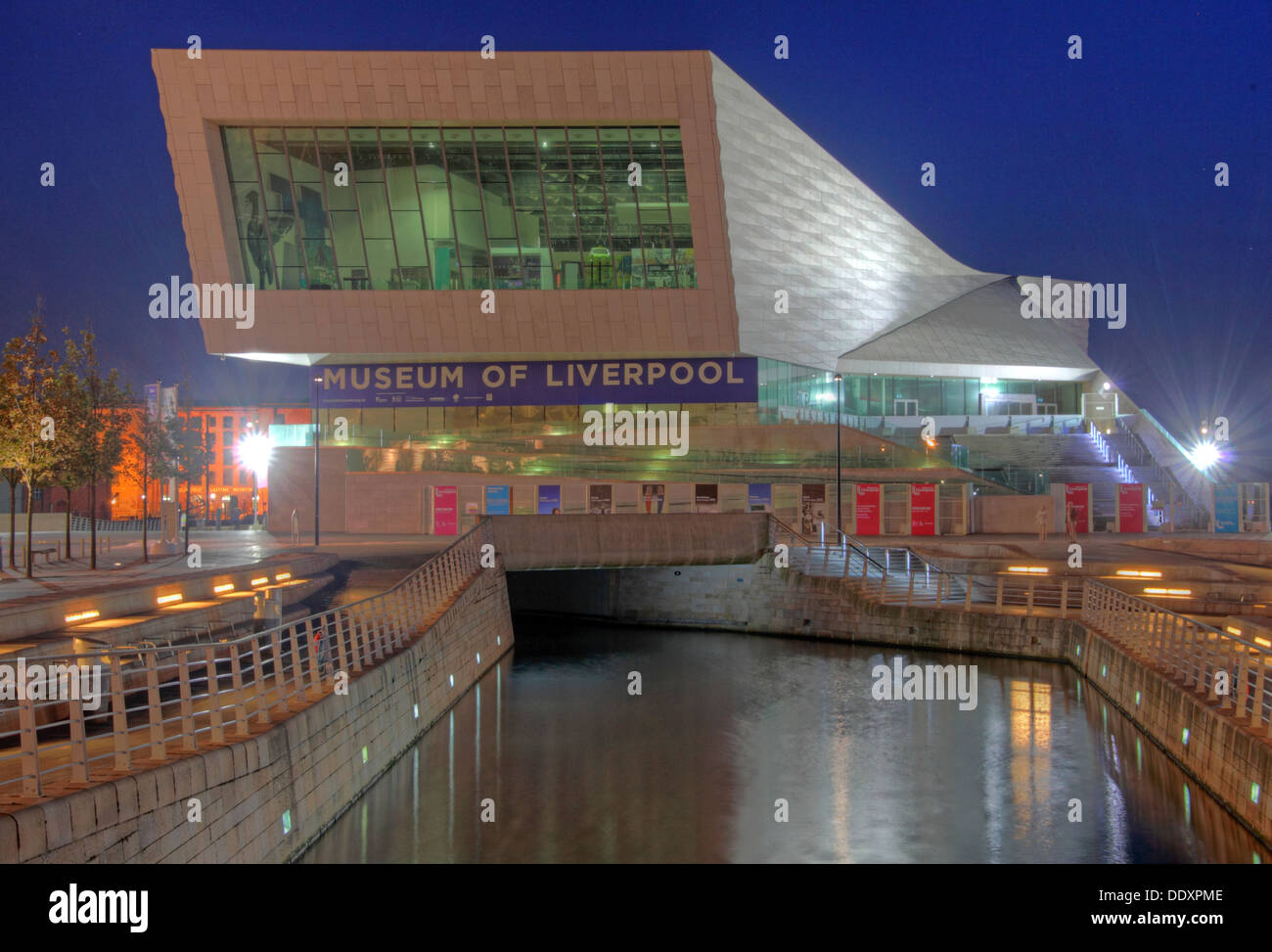 Musée de Liverpool au crépuscule,Merseyside, Angleterre, Royaume-Uni Banque D'Images