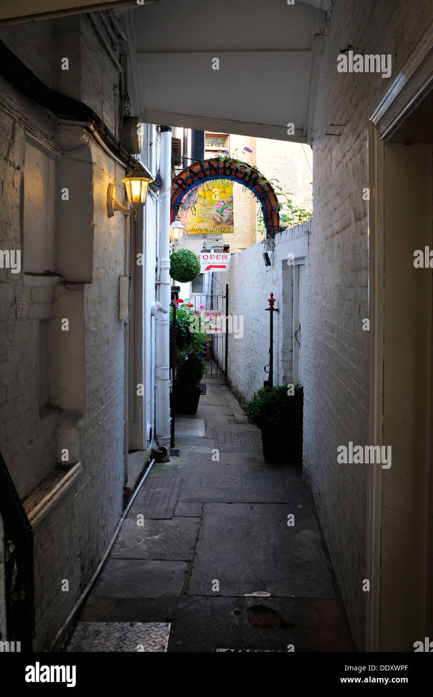 Une vue sur une ruelle à Cambridge, UK Banque D'Images