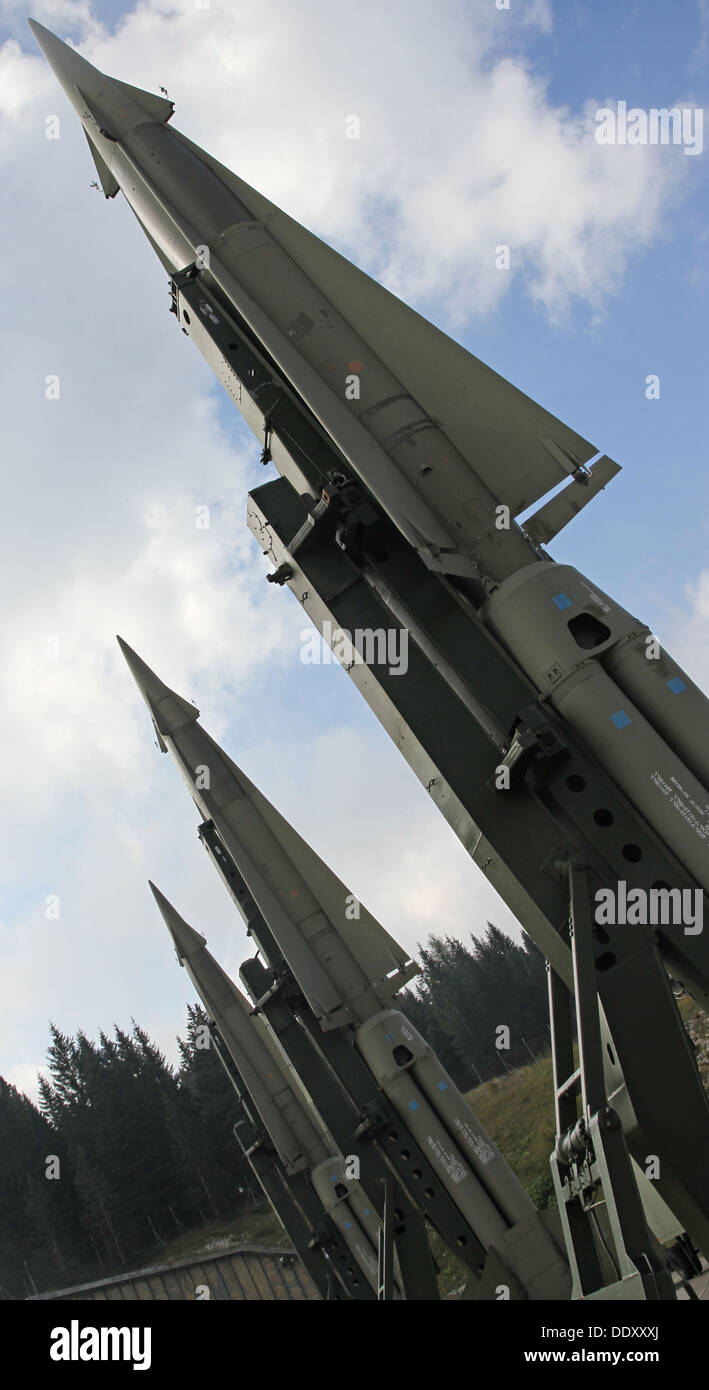 Trois missiles à ogive nucléaire mortel sur le point de lancer dans une base militaire 2 Banque D'Images