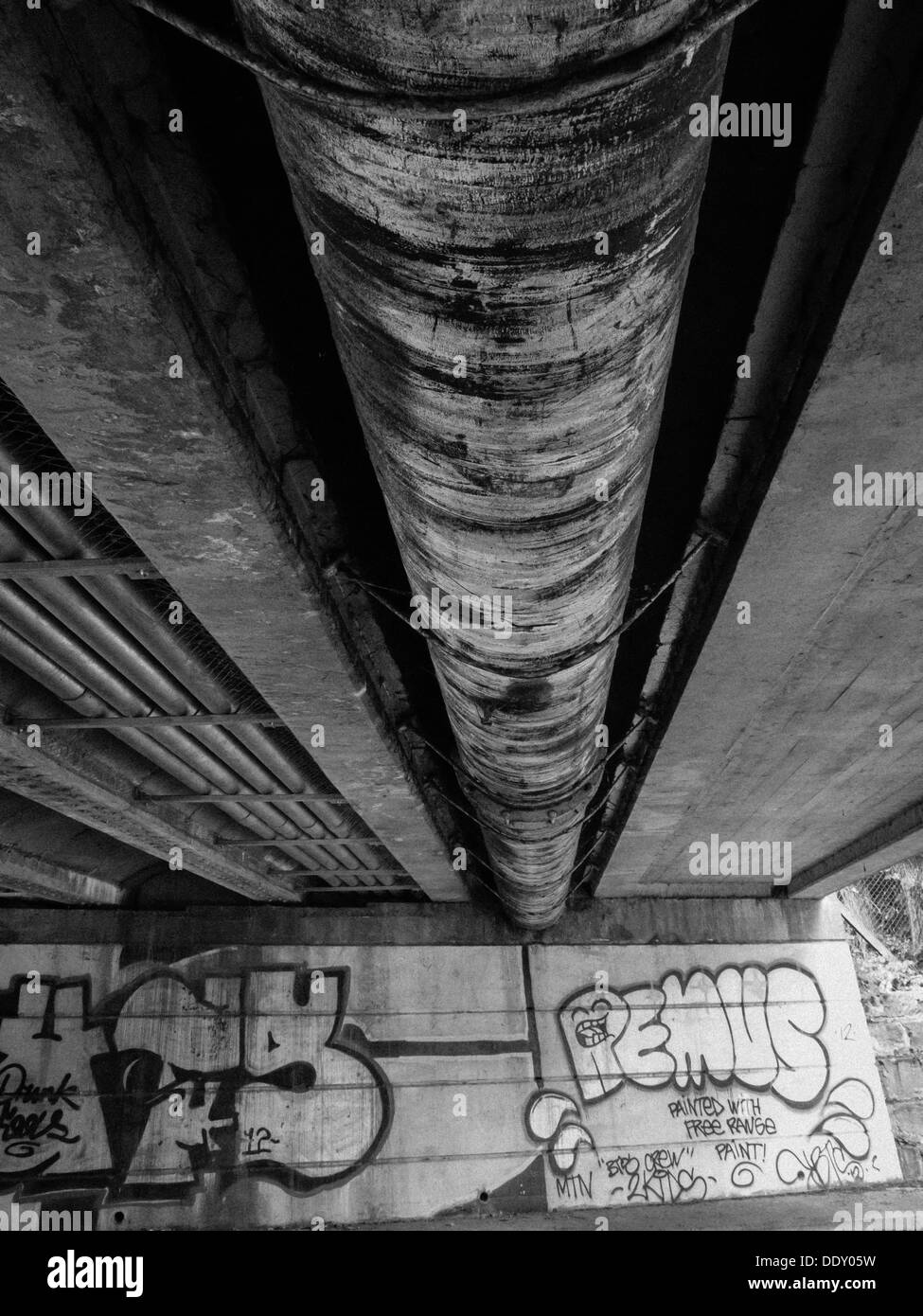 Le dessous d'un pont le long du Canal de Nottingham. Nottingham, Royaume-Uni, UK Banque D'Images