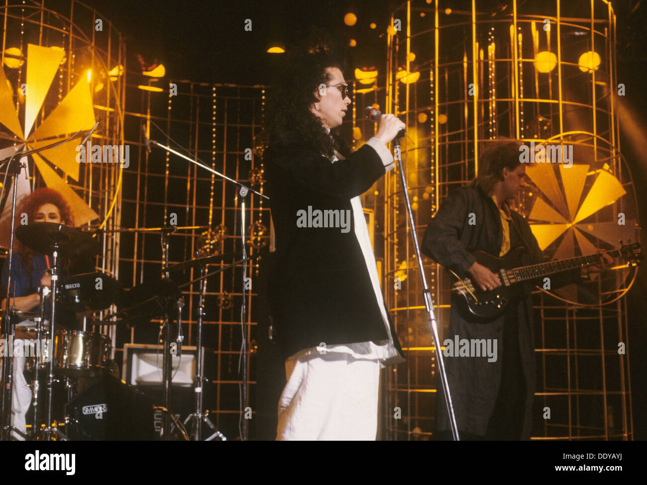 Mort ou vivant le groupe rock britannique vers 1985 avec Peter Burns sur chant Banque D'Images