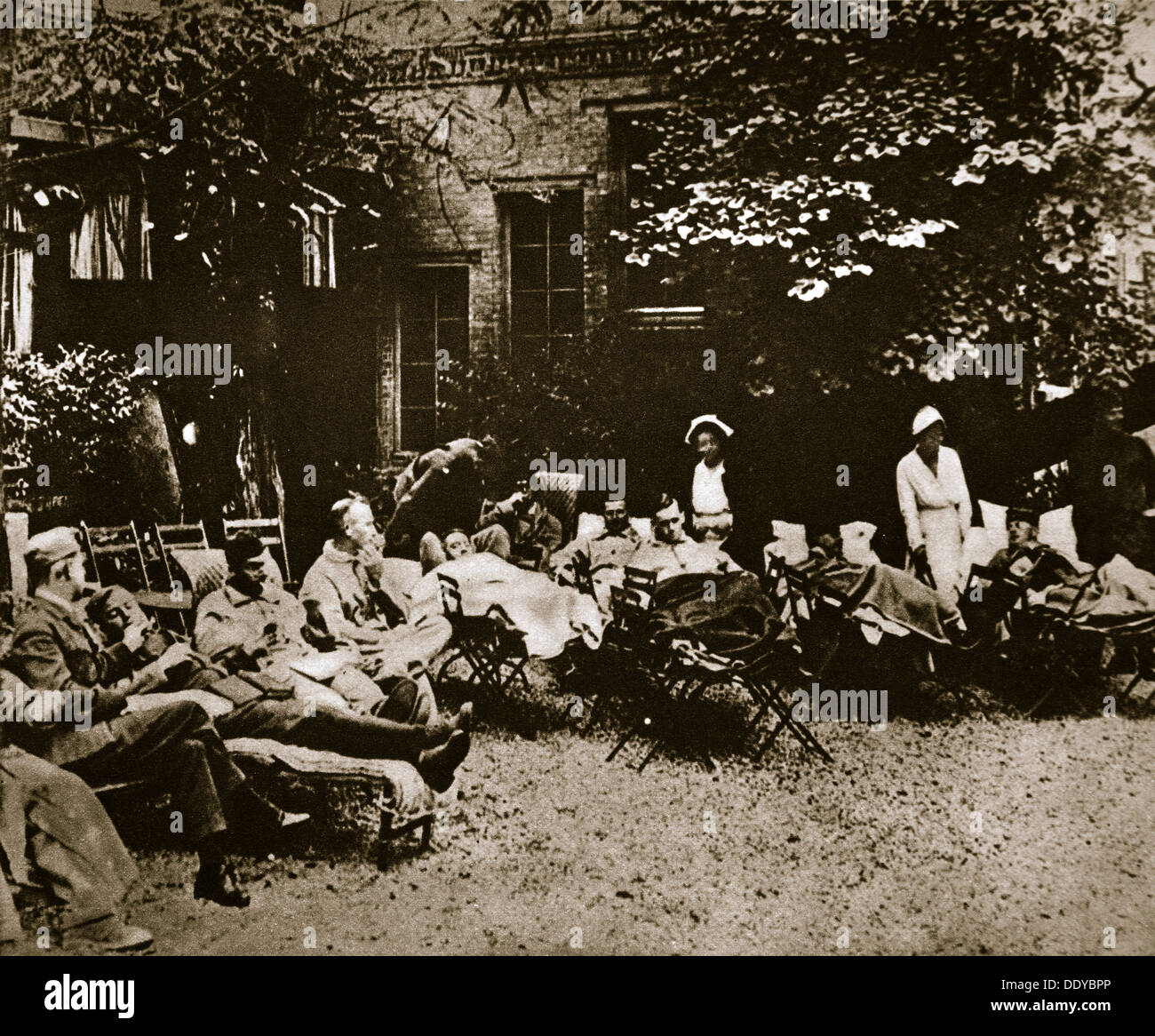 Soldats blessés lors d'une convalescence à l'hôpital Américain de Paris, France, la Première Guerre mondiale, 1918. Artiste : Inconnu Banque D'Images