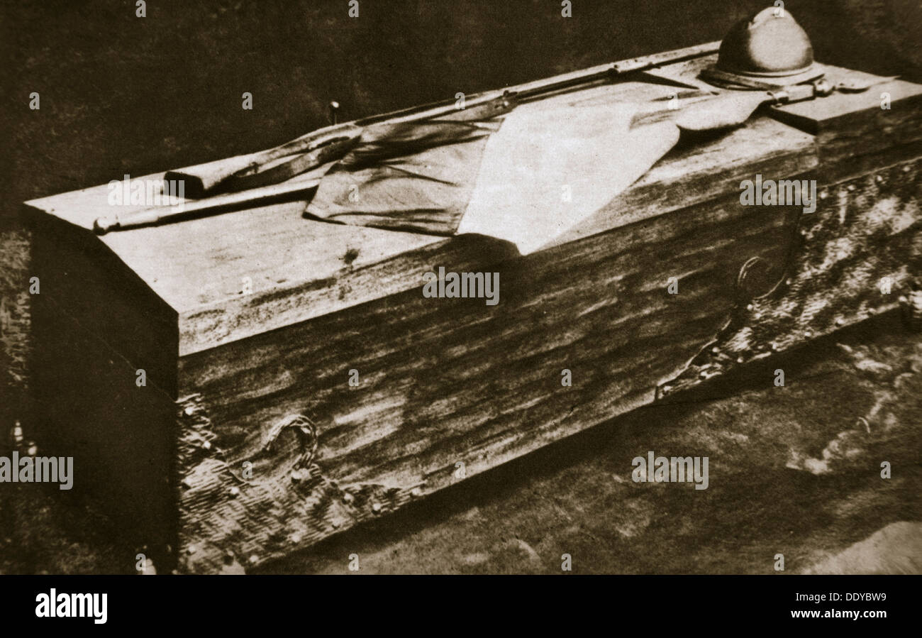 Bronze cercueil contenant le Soldat inconnu italien, c1921. Artiste : Inconnu Banque D'Images