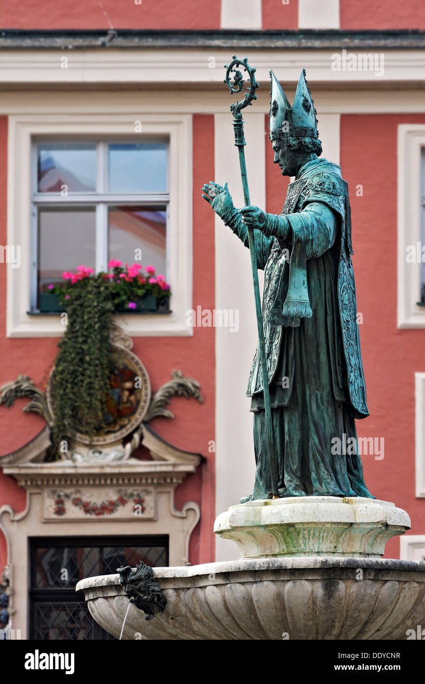 Façade de l'hôtel de ville et la fontaine d'Willibald, Eichstaett, Bavière Banque D'Images