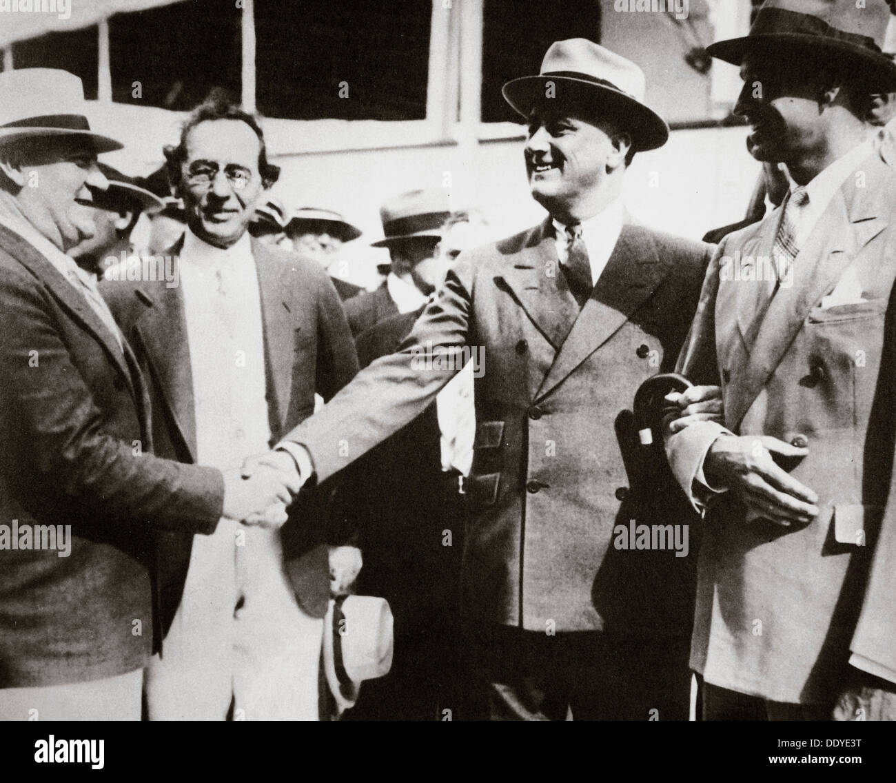 Le président Roosevelt, de retourner à Miami, Floride, USA, après un voyage de pêche, 13 avril, 1934. Artiste : Inconnu Banque D'Images