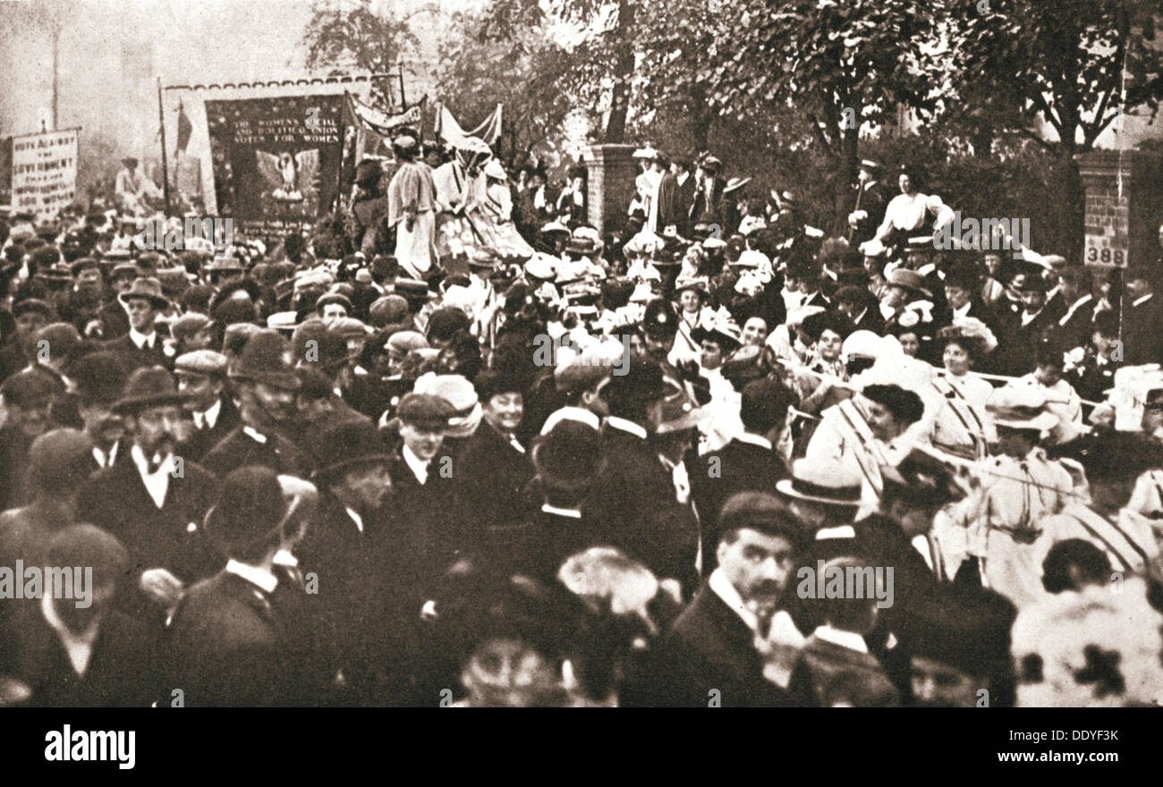 Britsh suffragette Emmeline Pethick-Lawrence est sortie de prison, le 17 avril 1909. Artiste : Inconnu Banque D'Images