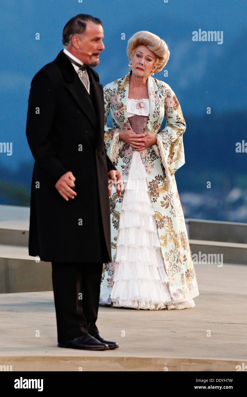 Daniel Ludwig assumant le rôle de Wolfram Geiser et Christa Wettstein comme Margrith Geiser, Daellebach Kari - la comédie musicale Banque D'Images