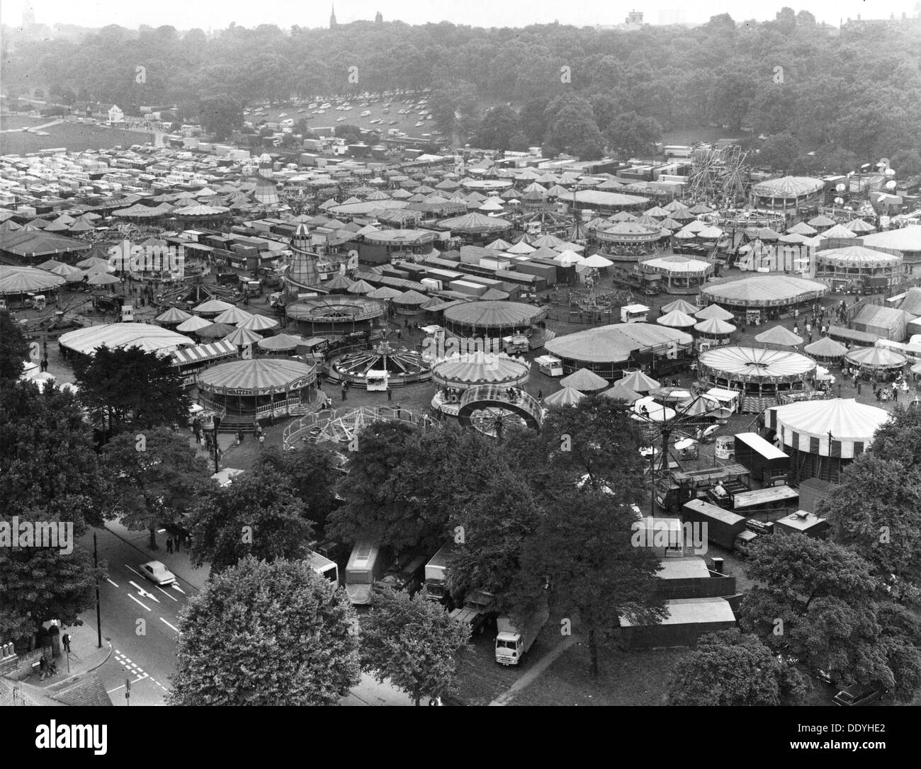 Goose Fair, Forest Recreation Ground, Nottingham, Nottinghamshire, 1973. Artiste : Nous Middleton & Fils Banque D'Images