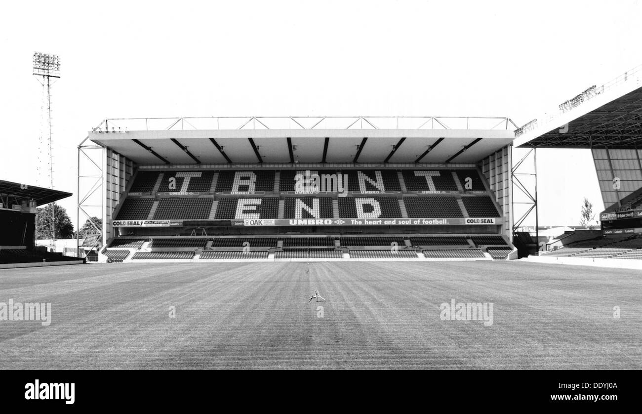 Fin de Trent, le rez-de-Ville, Nottingham Forest Football Club stadium, Nottinghamshire, 1995. Artiste : Ian Brown Banque D'Images