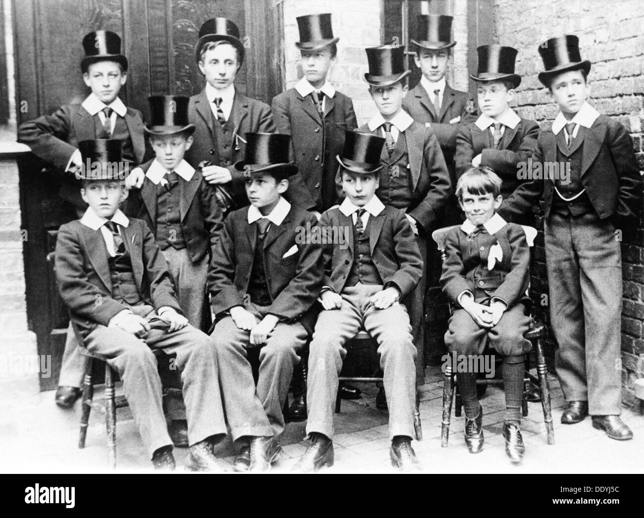 Magnus Grammar School pensionnaires dans leur meilleur des uniformes, Newark on Trent, Nottinghamshire, c1895. Artiste : Inconnu Banque D'Images