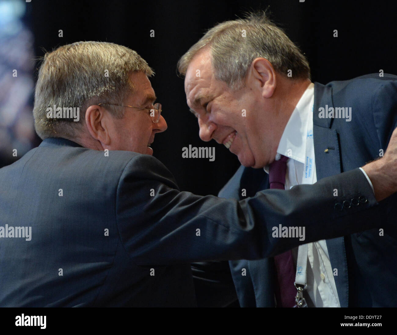 Buenos Aires, Argentine. 09 août, 2013. Le vice-président du CIO Thomas Bach (L) parle à Shamil Tarpischev à partir de la Russie au cours de la Session du CIO du 125e à l'hôtel Hilton de Buenos Aires, Argentine, 09 septembre 2013. Photo : Arne Dedert/dpa/Alamy Live News Banque D'Images