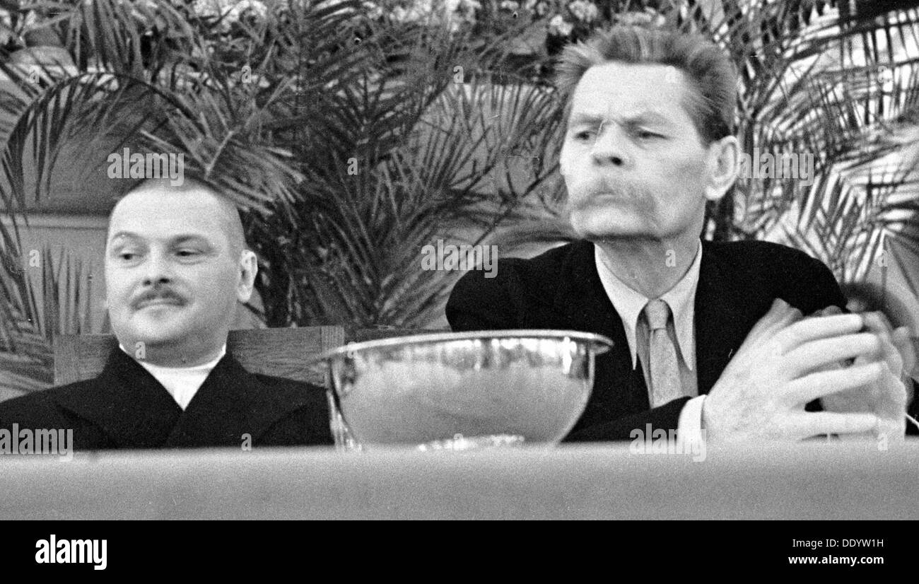 Homme politique soviétique Andrei Zhdanov et l'auteur russe Maxime Gorki, 1934. Artiste : Anon Banque D'Images