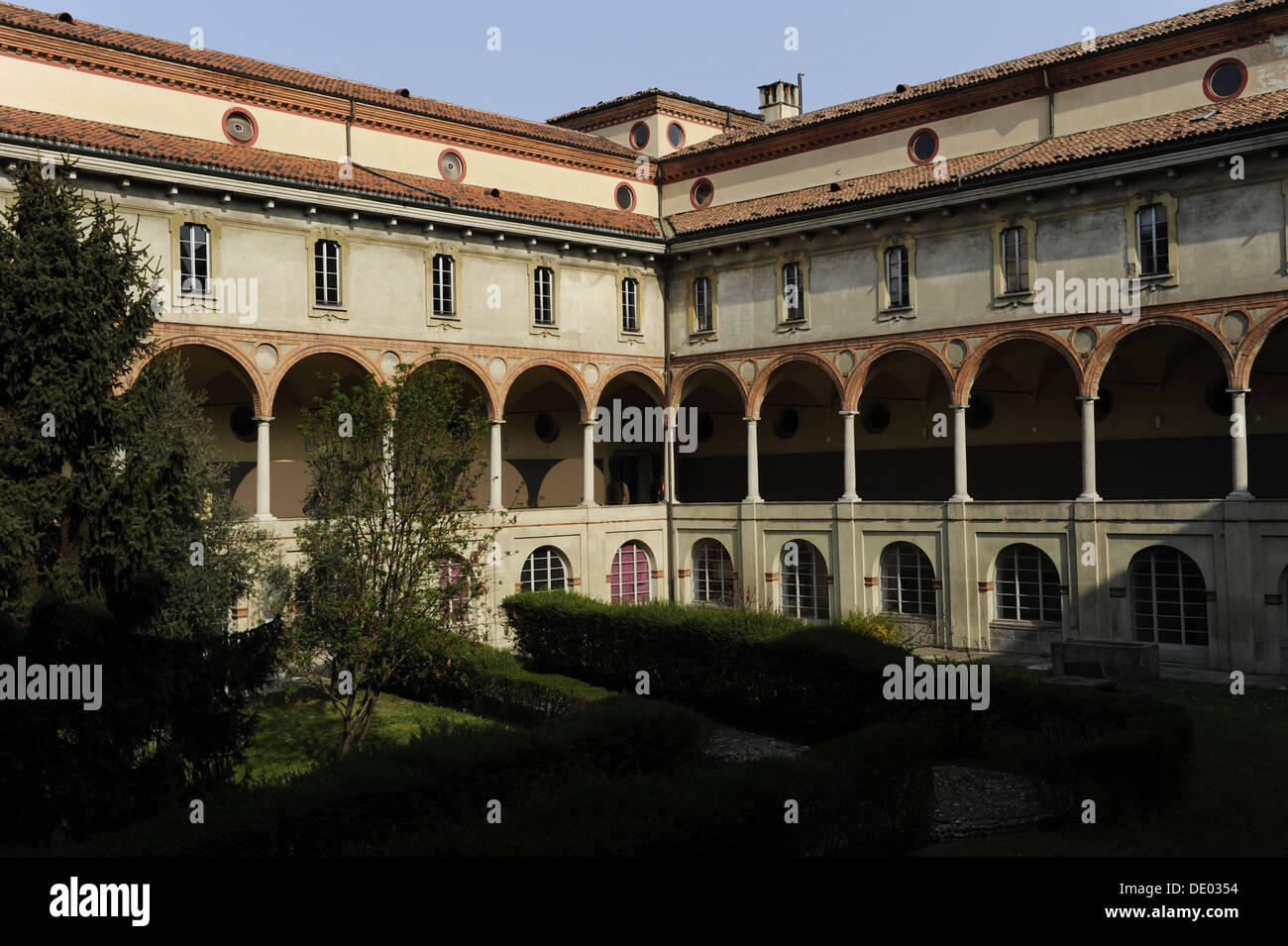 Le Musée des sciences et de la technologie Léonard de Vinci. Ancien monastère de San Vittore al Corpo. Cloître. Milan. L'Italie. Banque D'Images