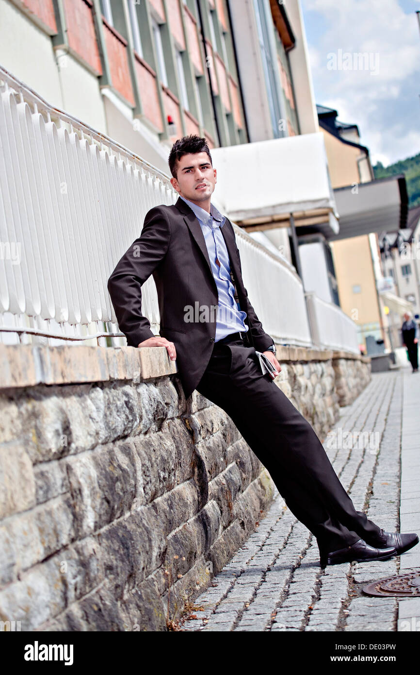 Jeune homme dans la ville, Sonneberg, Thuringe Banque D'Images