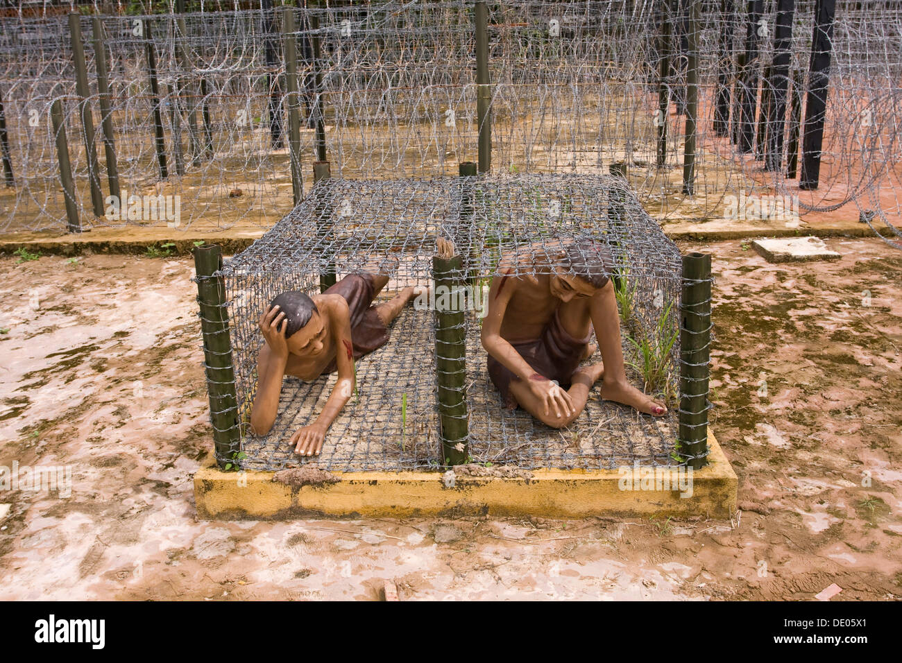 Ancienne prison pour les prisonniers de guerre sur l'île de Phu Quoc, maintenant un musée, sculptures décrivent les conditions de détention Banque D'Images