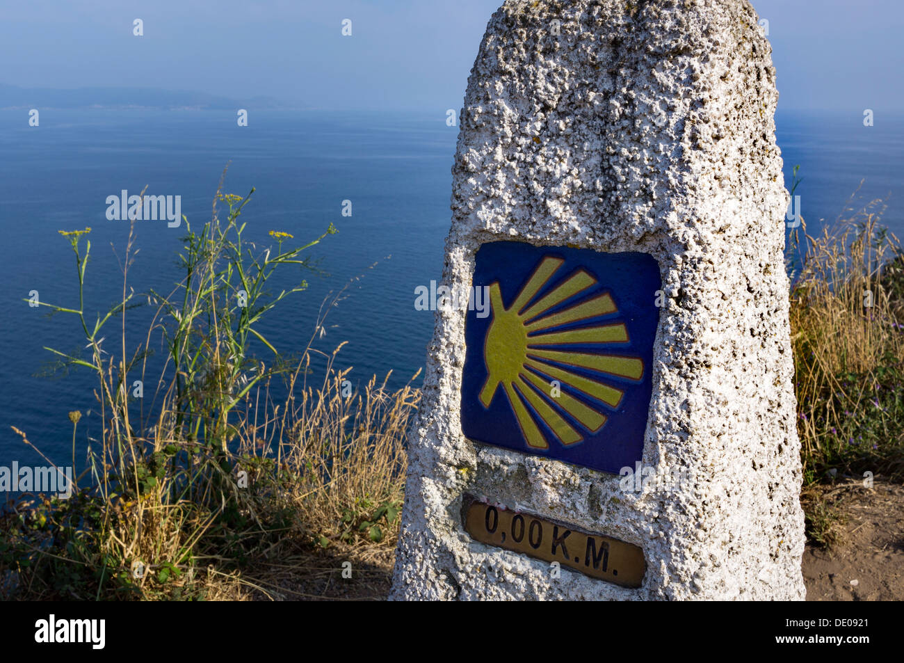 Le kilomètre 0, près du phare de Finisterre. Il est considéré comme l'endroit où il a terminé Chemin de Saint Jacques Banque D'Images