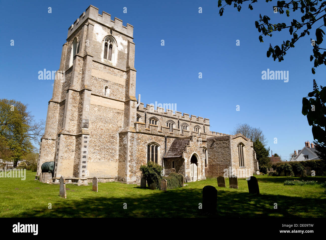La 13ème - 16ème siècle, église paroissiale de St Jean Baptiste, le village de Stoke par Clare Suffolk, Angleterre, Royaume-Uni Banque D'Images