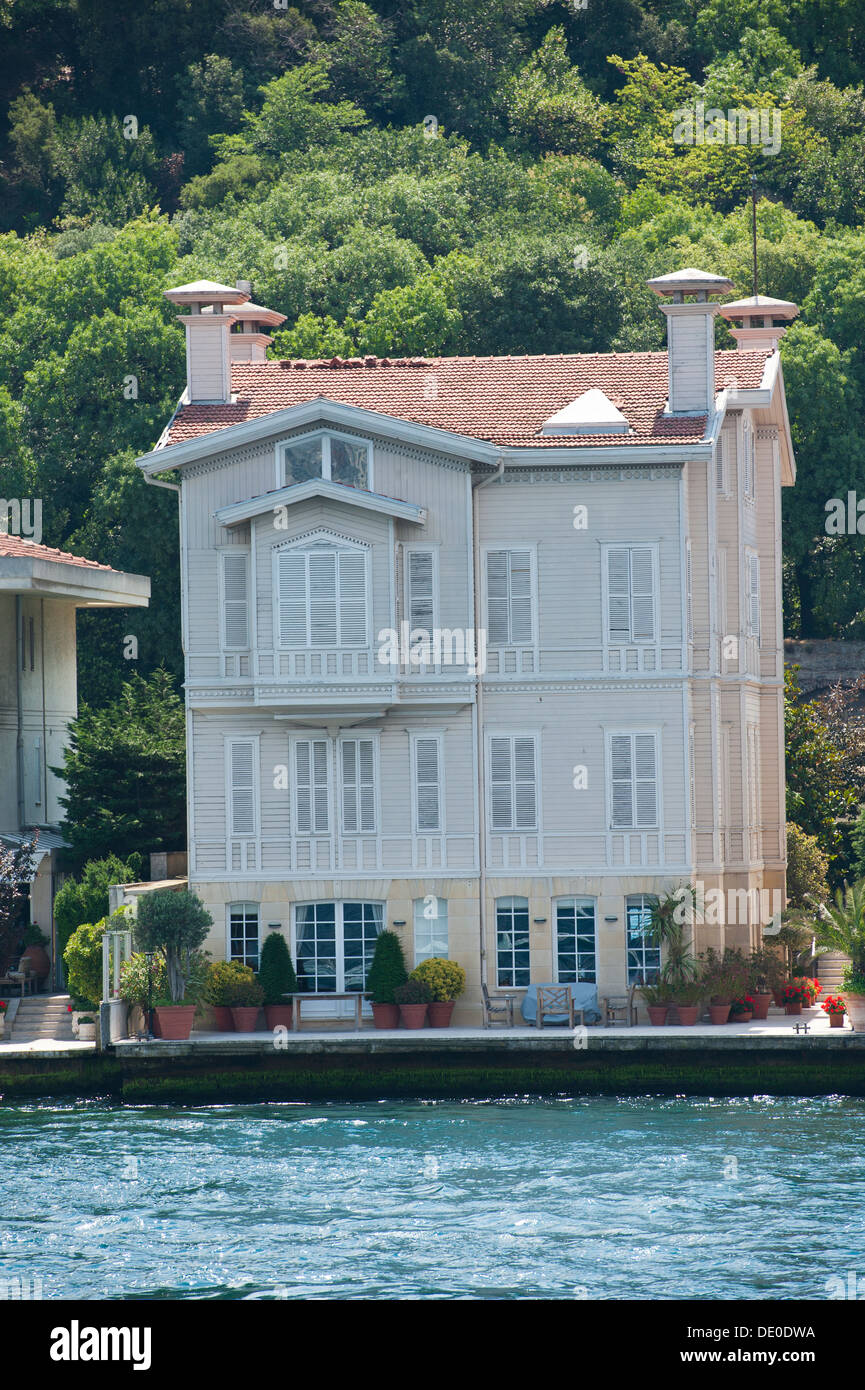 Grande villa de luxe sur le front de l'eau Banque D'Images