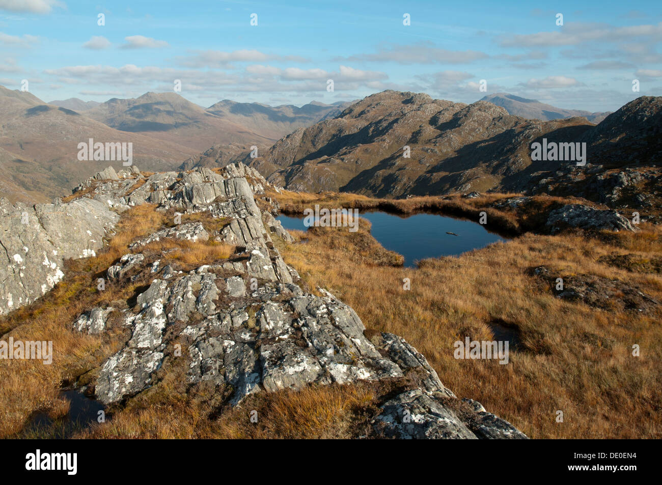 La crête de Druim le Fada du sommet de l'ouest, près de l'Arnisdale sur Loch Hourn, région des Highlands, Ecosse, Royaume-Uni Banque D'Images