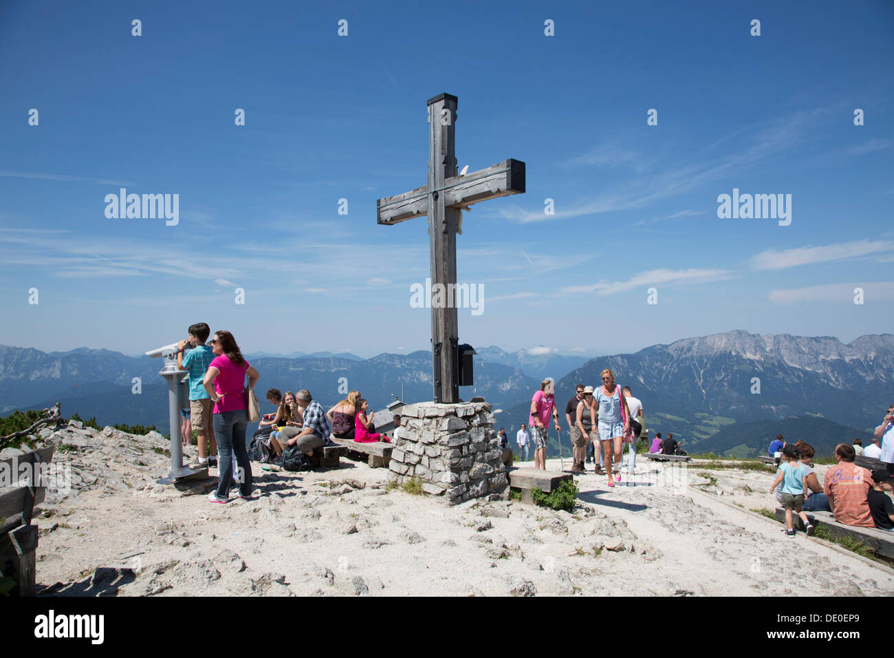 Sommet cross, vue à partir de la Kehlsteinhaus, connu sous le nom de Eagle's Nest, vers les Alpes, Berchtesgadener Land, Bavière Banque D'Images