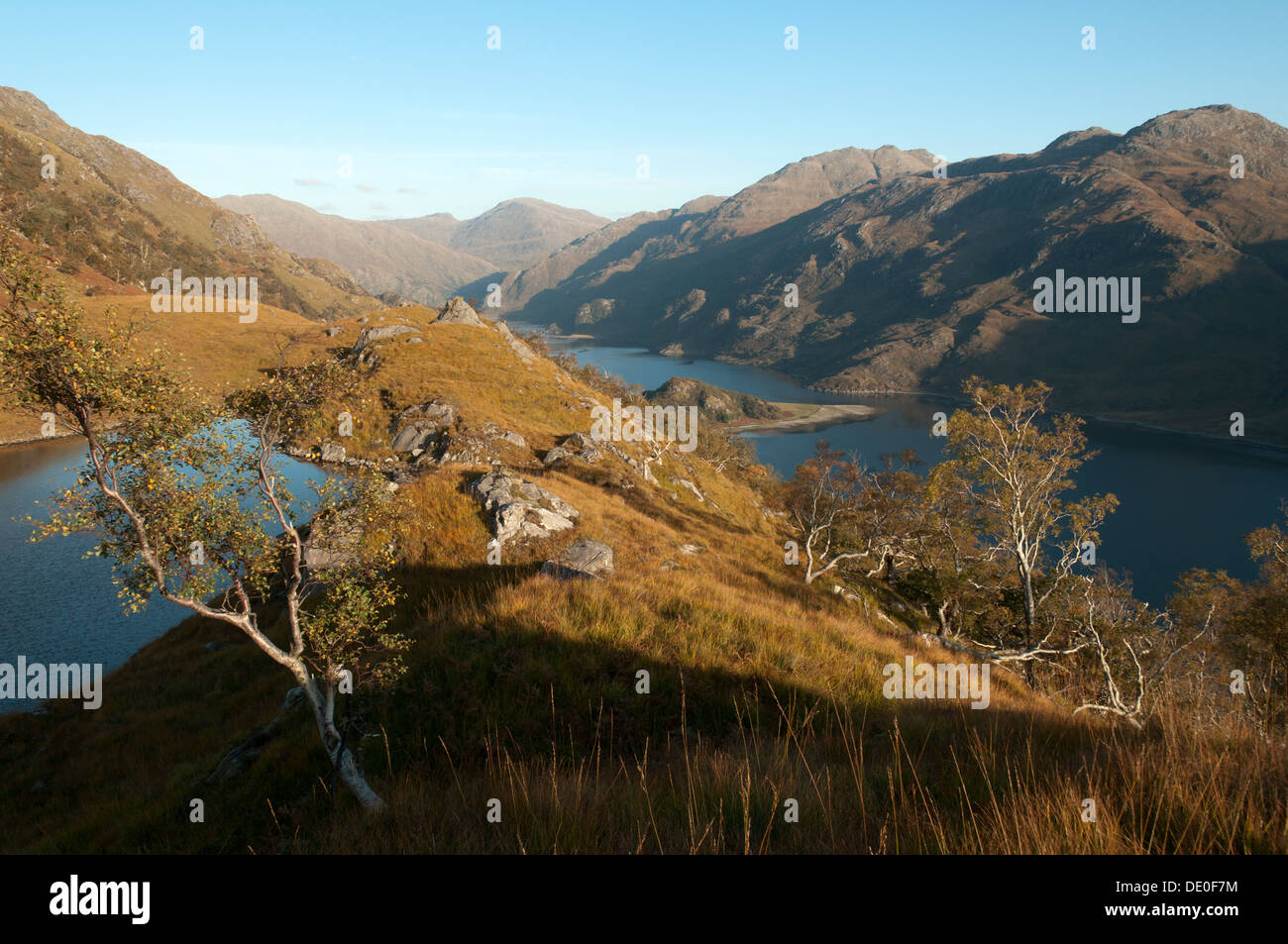 Les montagnes de l'est de Knoydart sur le Loch Hourn, des pentes du Druim Fada, près de Arnisdale, Highland, Scotland, UK Banque D'Images