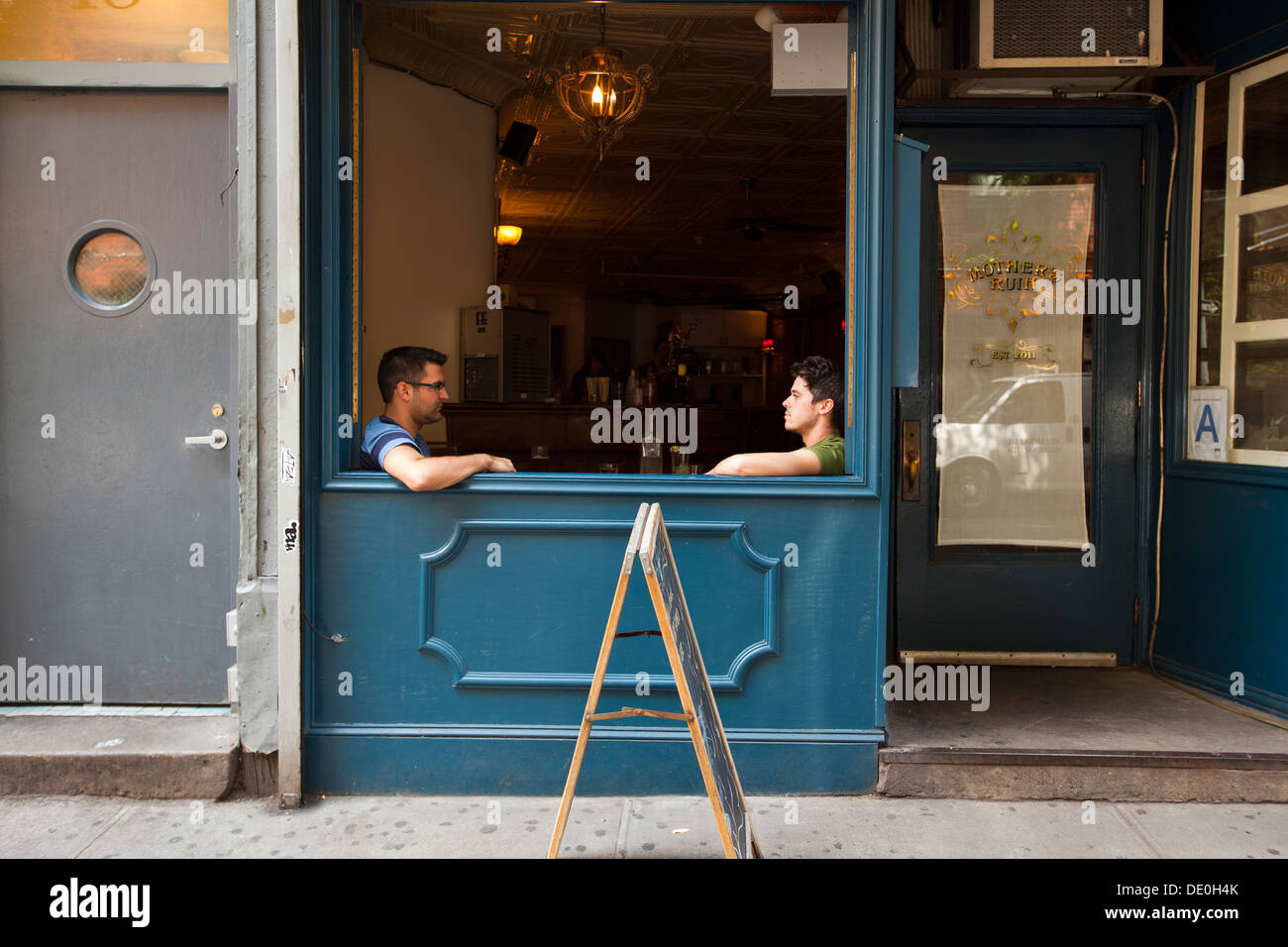 Mother's Ruin restaurant et bar, centre-ville de Manhattan, au sud de Houston Street, (Soho), Manhattan, New York, États-Unis d'Amérique Banque D'Images