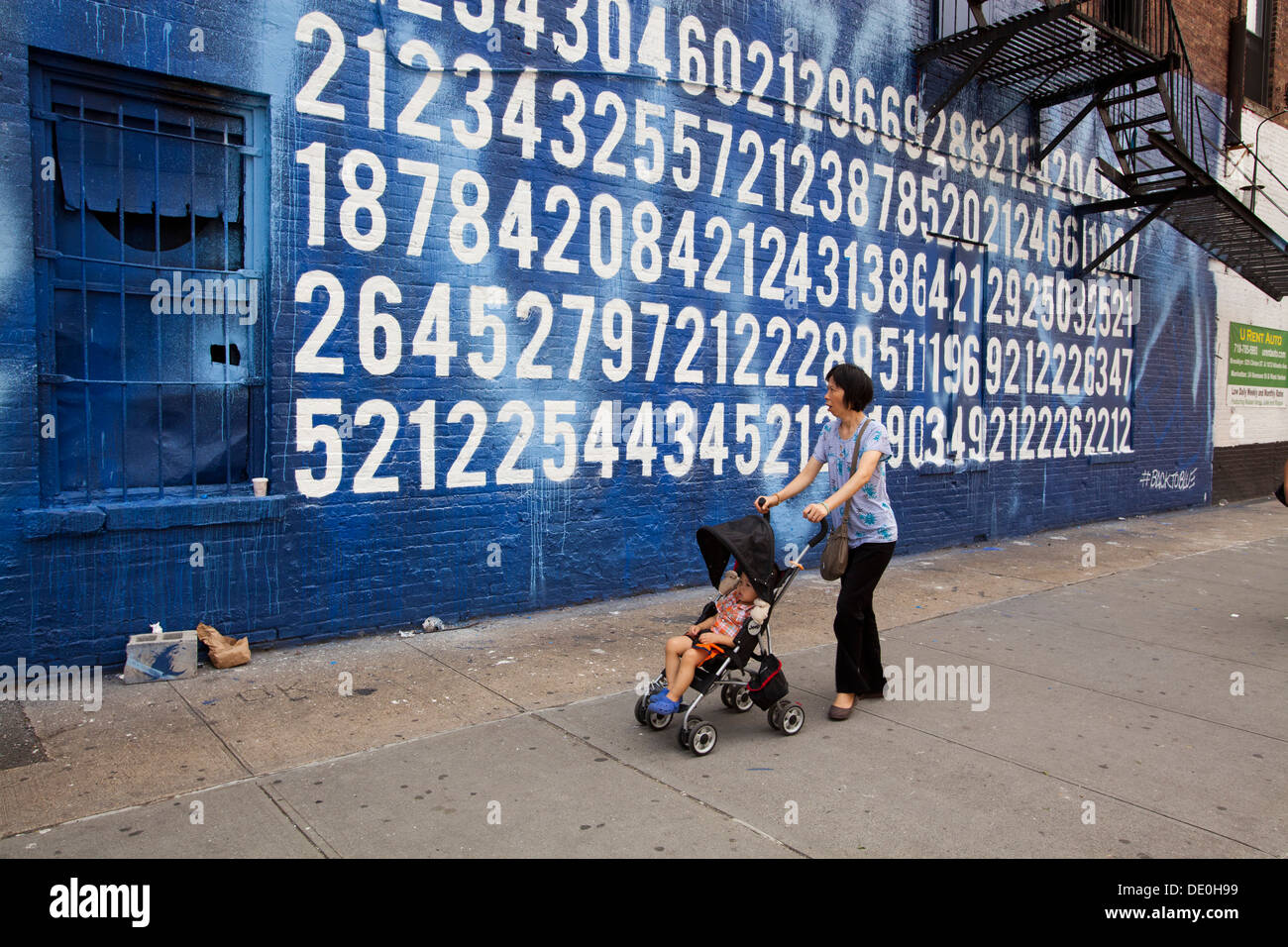 Street art à Kenmare Street, Downtown Manhattan, au sud de Houston Street, (Soho), Manhattan, New York, États-Unis d'Amérique Banque D'Images